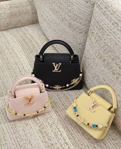 PHỤ KIỆN TREO TÚI NỮ L V BAG CHARM CHUỖI NGỌC TRAI PHỐI HẠT MÀU & MONOGRAM FLOWER