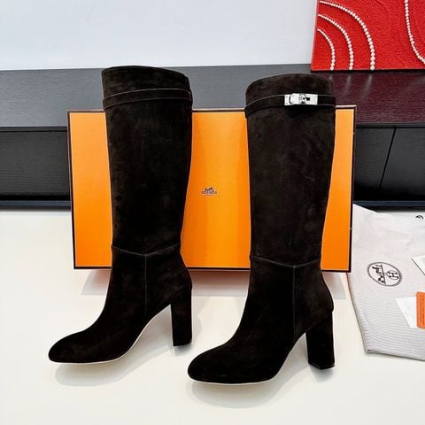 BOOT NỮ H M KELLY BUCKLE DÁNG CAO CỔ ĐIỂN – GÓT THÔ 9CM TÔN DÁNG SANG