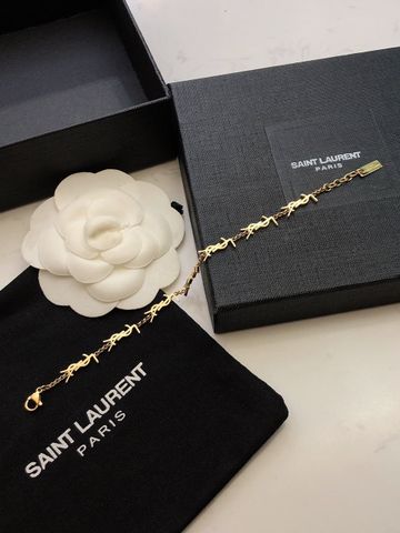 VÒNG TAY NỮ Y S L CASSANDRE CHARM BRACELET – CHẤT LIỆU BRASS, DÂY XÍCH MẢNH ĐÍNH LOGO NỔI BẬT