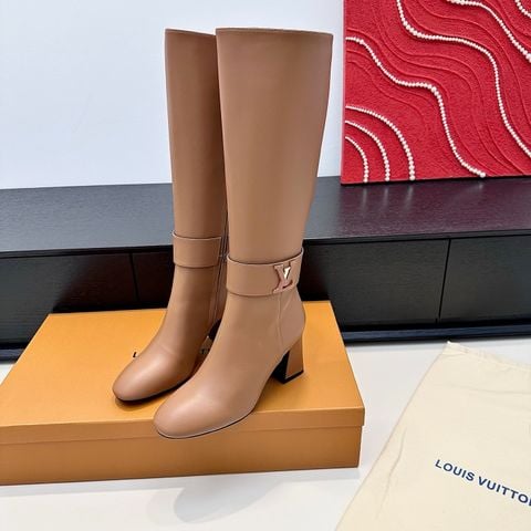BOOT NỮ L V KHÓA V KIM LOẠI SIGNATURE – PHOM ÔM CHÂN SANG CHUẨN ÂU