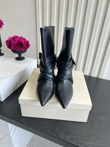 BOOTS NỮ  CỔ LỬNG MŨI NHỌN DÂY QUẤN TẠO KHỐI – HÀNG ĐỘC