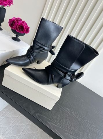 BOOTS NỮ  CỔ LỬNG MŨI NHỌN DÂY QUẤN TẠO KHỐI – HÀNG ĐỘC
