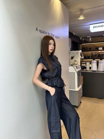 SET NỮ L P UTILITY CHIC GILET ĐỨNG CỔ PHỐI QUẦN CARGO ỐNG SUÔNG CHẤT LIỆU TENCEL MỀM RỦ CAO CẤP