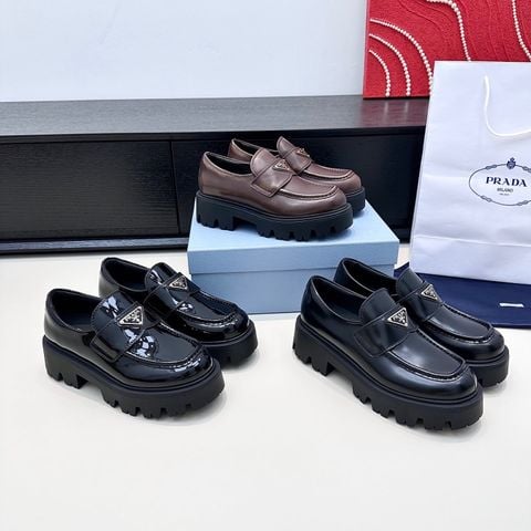 GIÀY LOAFER NỮ PRD LOGO TAM GIÁC SIGNATURE – PHOM RETRO SANG GỌN, ĐẾ DÀY CÁ TÍNH