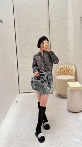 SET BỘ NỮ Di*or* HOODIE JACQUARD HỌA TIẾT RỪNG – KHÓA ZIP, DÂY RÚT ĐIỀU CHỈNH