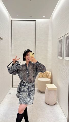 SET BỘ NỮ Di*or* HOODIE JACQUARD HỌA TIẾT RỪNG – KHÓA ZIP, DÂY RÚT ĐIỀU CHỈNH
