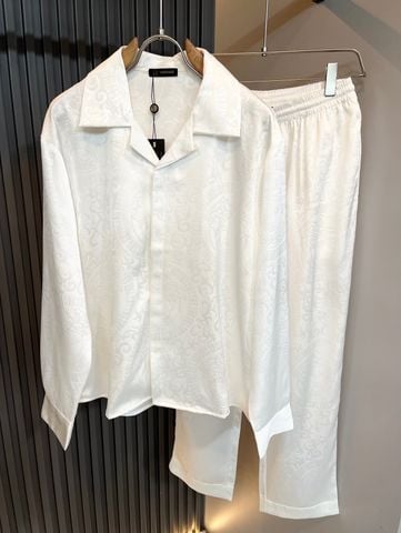 SET ĐỒ NGỦ NAM VRS – LỤA JACQUARD HỌA TIẾT BAROQUE & MEDUSA SANG TRỌNG