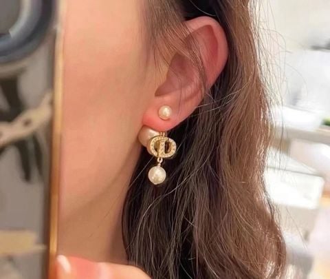 BÔNG TAI NỮ D R TRIBALES PEARL CD SIGNATURE – PHOM NGỌC TRAI TRƯỚC SAU, LOGO ĐÍNH PHA LÊ SANG TRỌNG