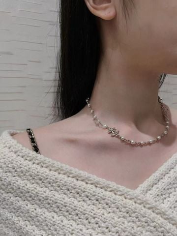 VÒNG CỔ NỮ C H DOUBLE C PEARL CHAIN CHARM HOA TINH XẢO – DÁNG ĐEO THANH LỊCH, CÓ THỂ ĐIỀU CHỈNH ĐỘ DÀI