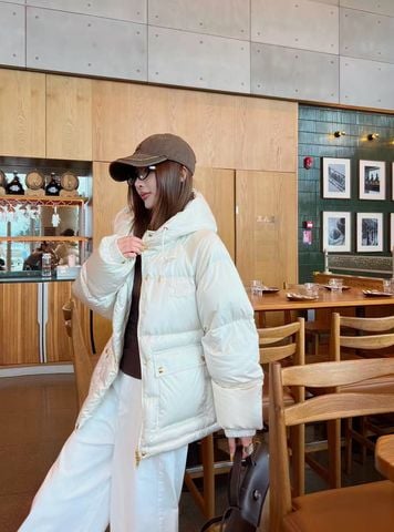 ÁO PHAO NỮ C L TRIOMPHE HOODED PUFFER JACKET IN LIGHT NYLON – MŨ TRÙM DÂY RÚT, 90% LÔNG NGỖNG TRẮNG