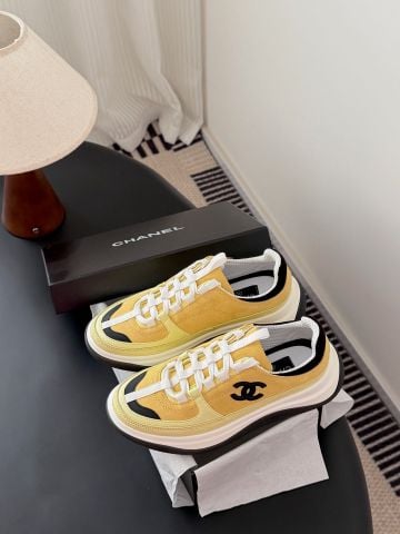 GIÀY SNEAKER NỮ CN DÒNG 25C ĐẾ DÀY TĂNG CHIỀU CAO – DẬP LOGO BÊN HÔNG