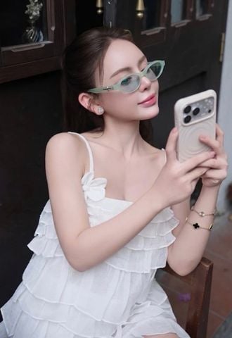 KÍNH MẮT NỮ GM DÒNG ODD PHOM OVAL CÁ TÍNH GỌNG BÓNG CHI TIẾT KIM LOẠI SẮC NÉT