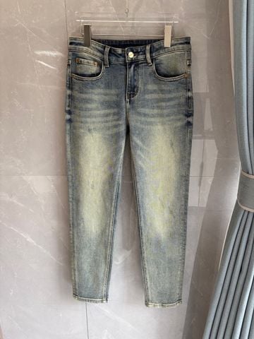 QUẦN JEANS NAM DÁNG SLIM STRAIGHT – WASH ĐẸP TÔN FORM, TÚI SAU PHỐI MẢNG SIGNATURE