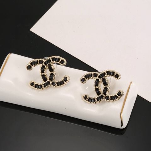 BÔNG TAI NỮ C H LOGO ĐÔI CHAIN ĐAN DA NỔI KHỐI – DÁNG STUD THỜI TRANG, LÊN TAI SANG VÀ RẤT CÓ ĐIỂM NHẤN