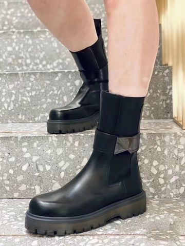 BOOT NỮ VALEN* ONE STUD – GÓT 4.5CM, CỔ LỬNG SANG TRỌNG, ĐINH TÁN BẢN LỚN TONE