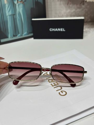 KÍNH MẮT NỮ CN DÁNG CHỮ NHẬT BO GÓC VIỀN KIM LOẠI CHẠM VÂN TRÒNG CHUYỂN SẮC SANG TRỌNG