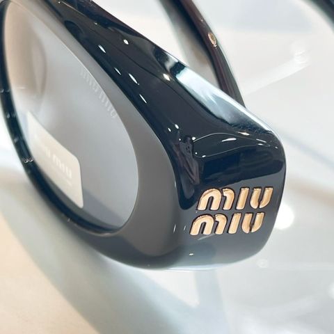 KÍNH MẮT NỮ MM DÁNG OVAL BẢN DÀY LOGO KIM LOẠI NỔI SANG CHẢNH