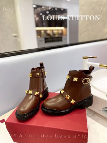 BOOT NỮ VT* ĐINH TÁN VÀNG – GÓT 5CM, ĐẾ LUG VỮNG CHẮC