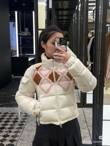 ÁO PHAO NỮ MONC* HỌA TIẾT ARGYLE DỆT LEN – PHIÊN BẢN 2025