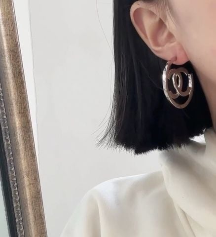 BÔNG TAI NỮ C H DOUBLE C HOOP DÁNG TRÒN CÁ TÍNH – PHIÊN BẢN ĐEO LÊN RẤT SANG MẶT