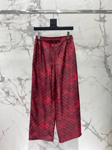 SET NỮ L V HOẠ TIẾT MONOGRAM BIỂU TƯỢNG – DIỆN MỘT LẦN LÀ GÂY ẤN TƯỢNG