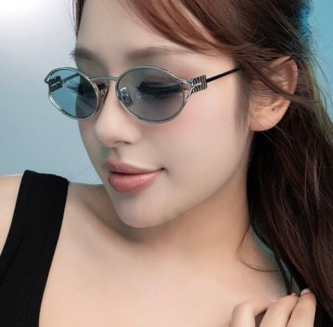 KÍNH MẮT NỮ MM DÁNG OVAL MẢNH GỌN LOGO KIM LOẠI HAI BÊN TINH TẾ