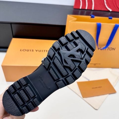 GIÀY LOAFER NỮ L V DÂY TRANG TRÍ KIM LOẠI – ĐẾ DÀY CÁ TÍNH, SANG GỌN