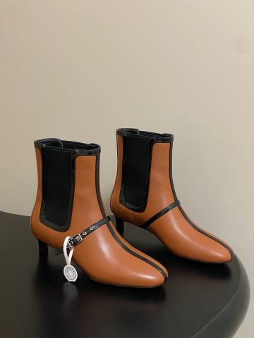 BOOT NỮ HERM* LOLITA CHELSEA – GÓT MẢNH 4CM, DÂY H-BUCKLE