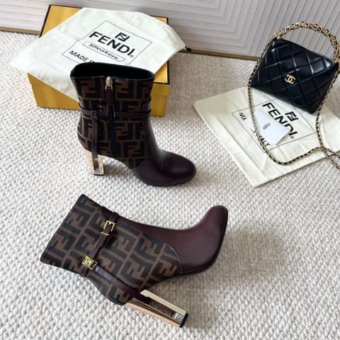 BOOT NỮ FD PHỐI CANVAS MONOGRAM & DA BÒ LỲ