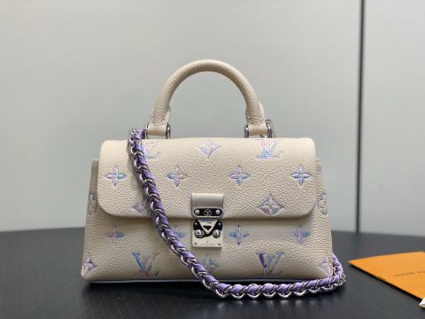 TÚI XÁCH NỮ L V NANO MADELEINE MONOGRAM EMPREINTE LINK QUARTZ – DA BÒ VÂN HẠT, KHÓA S-LOCK