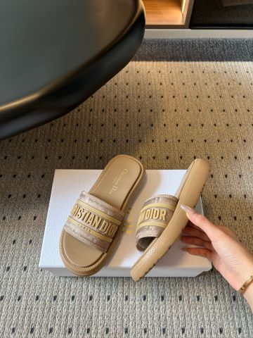 DÉP NỮ D R DWAY SLIDE THÊU CHỮ SIGNATURE – ĐẾ 3CM