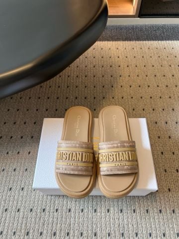 DÉP NỮ D R DWAY SLIDE THÊU CHỮ SIGNATURE – ĐẾ 3CM