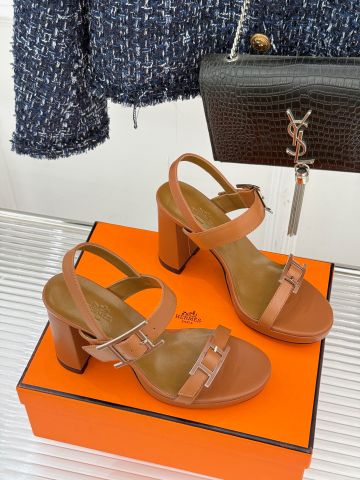 SANDAL CAO GÓT NỮ HERM* KHÓA H ĐÔI DA NÂU THANH LỊCH, GÓT 9cm TÔN DÁNG