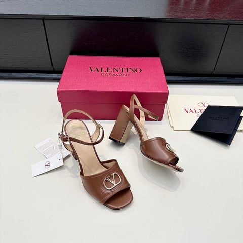 SANDAL CAO GÓT NỮ VLTN V-KHÓA SIGNATURE – DÁNG HỞ MŨI SANG MẢNH, GÓT 8.5CM