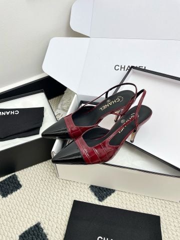 GIÀY SLINGBACK CAO GÓT NỮ C H – MŨI NHỌN CAP-TOE, VÂN DA CÁ SẤU, GÓT THANH MẢNH SANG TRỌNG