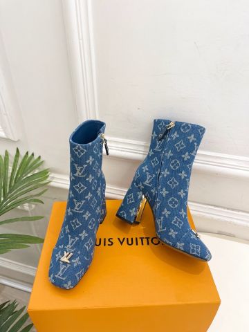 BOOT NỮ L*V  SWING V GÓT KHỐI Monogram