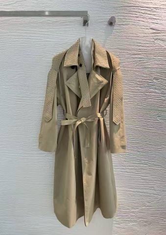 ÁO TRENCH NỮ B V RUNWAY PHOM OVERSIZED GABARDINE PHỐI CỔ & CẦU VAI DA CỪU ĐAN THỦ CÔNG