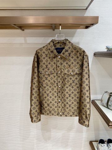 ÁO KHOÁC NAM L V MONOGRAM JACQUARD FORM JACKET CỔ BẺ NÚT BẤM XÀ CỪ NỔI BẬT