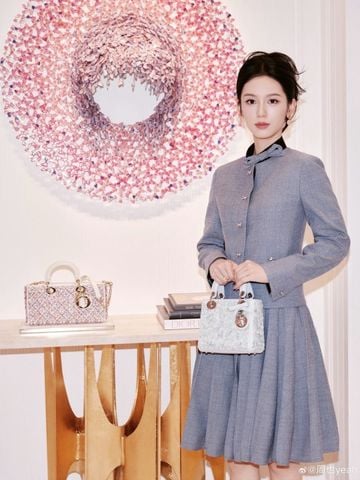 SET NỮ DR – ÁO KHOÁC CỔ ĐỨNG THANH LỊCH + CHÂN VÁY XẾP LY BAY DÁNG