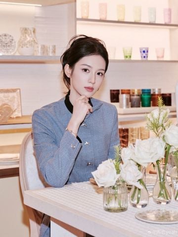 SET NỮ DR – ÁO KHOÁC CỔ ĐỨNG THANH LỊCH + CHÂN VÁY XẾP LY BAY DÁNG