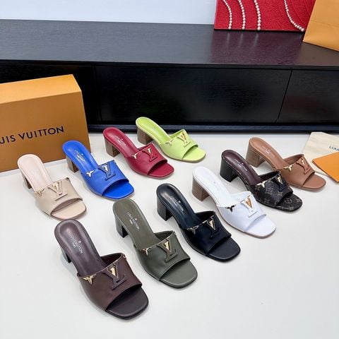 DÉP MULE CAO GÓT NỮ L V SIGNATURE CHỮ V KIM LOẠI – GÓT VUÔNG 6CM TÔN DÁNG
