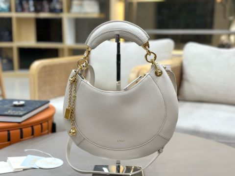 TÚI NỮ C L BANANA PHOM BÁN NGUYỆT, DA CỪU NON NAPPA MỀM MẠI