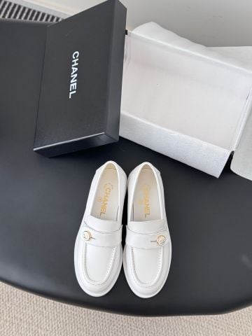 GIÀY NỮ LOAFER CHAN  – DA LỲ, CHARM KIM LOẠI TINH TẾ