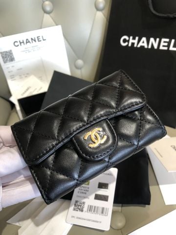 VÍ ĐỰNG THẺ NỮ CN CLASSIC FLAP CHẦN TRÁM DA CỪU KHÓA CC KIM LOẠI