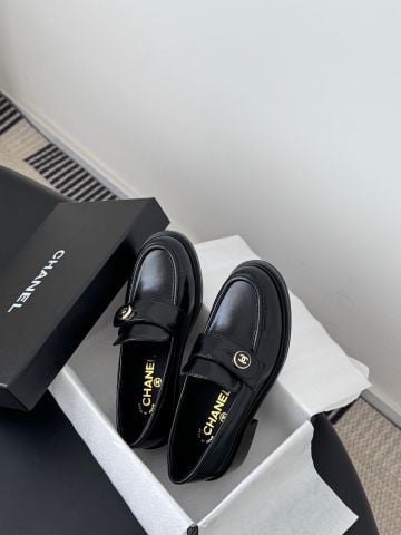 GIÀY NỮ LOAFER CHAN  – DA LỲ, CHARM KIM LOẠI TINH TẾ