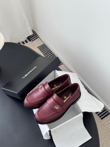 GIÀY NỮ LOAFER CHAN  – DA TRẮNG TINH, KHÓA CC KIM LOẠI*