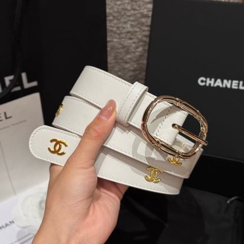 THẮT LƯNG NỮ CN KHÓA OVAL VIỀN XÍCH ĐÍNH BIỂU TƯỢNG CC BẢN 3.0CM