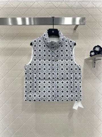 ÁO GILE PHAO UNISEX CH* HỌA TIẾT THÁNH GIÁ MONOGRAM – NHẸ ẤM, CHỐNG GIÓ NƯỚC