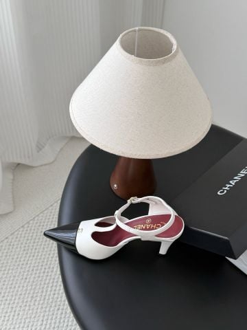 GIÀY CAO GÓT NỮ C N DOUBLE C MŨI NHỌN PHỐI DA BÓNG SẮC SẢO