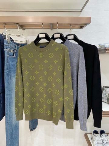 ÁO LEN NAM L V HỌA TIẾT MONOGRAM JACQUARD DỆT NỔI FORM TRẺ TRUNG ÔM GỌN TÔN DÁNG